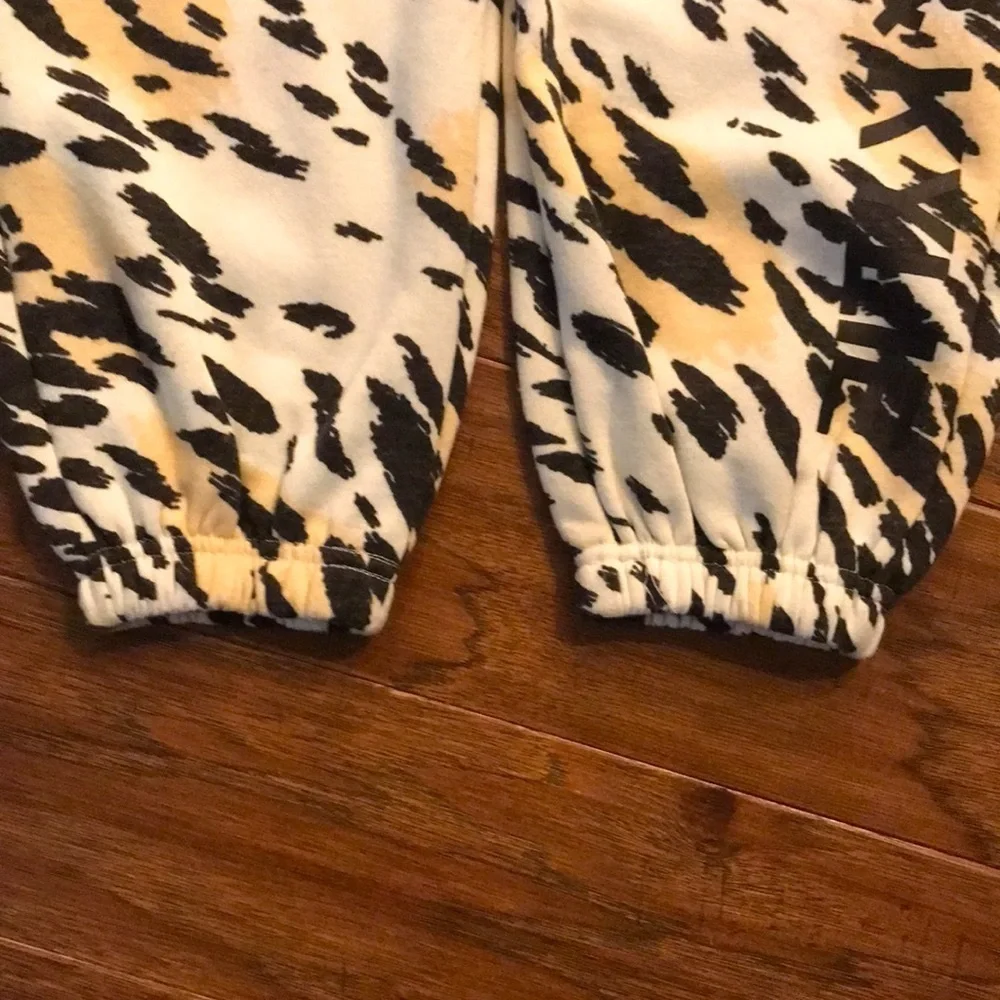 Kendall & Kylie Cheetah Print Fleeces Joggers Size M - Picture 2 of 4